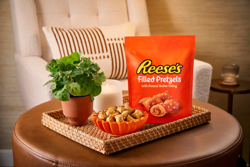 Reese's Pretzels rellenos, nuggets de pretzel de mantequilla de maní, crujientes, listos para comer, aperitivo dulce y salado, tarro de 18 onzas