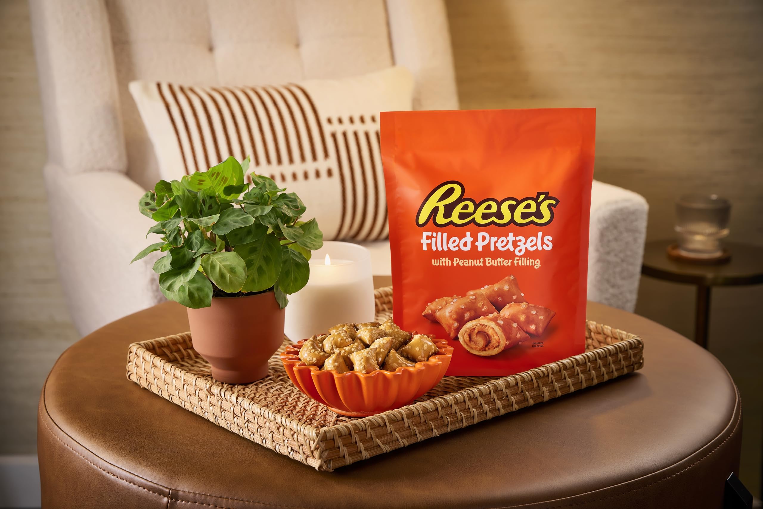 Reese's Pretzels rellenos, nuggets de pretzel de mantequilla de maní, crujientes, listos para comer, aperitivo dulce y salado, tarro de 18 onzas