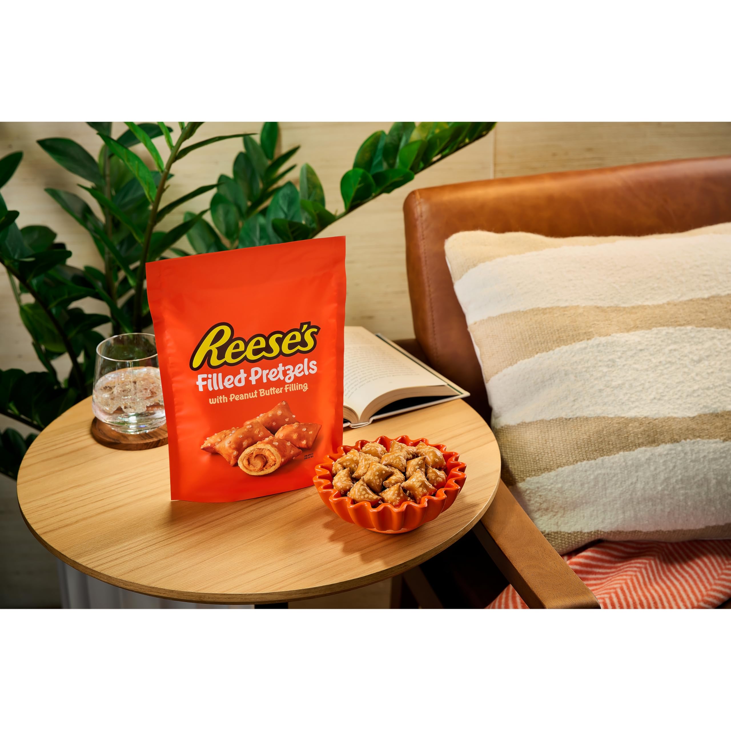 Reese's Pretzels rellenos, nuggets de pretzel de mantequilla de maní, crujientes, listos para comer, aperitivo dulce y salado, tarro de 18 onzas